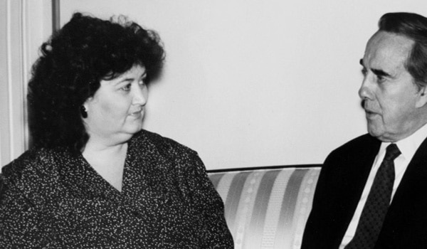 Jeanne White-Ginder meets with then Senator Robert Dole